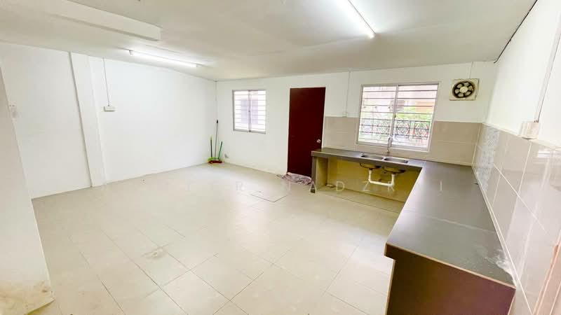 Rumah Teres 2 Tingkat untuk Dijual di Jenjarom (Selangor) - Ammeer Nadzrai - Kitchen - PropertyGuru.com.my