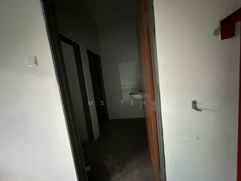 Semi-D Factory for Rent in Taman Industri Alam Jaya (Puncak Alam) - Ms Teh - Bathroom - PropertyGuru.com.my