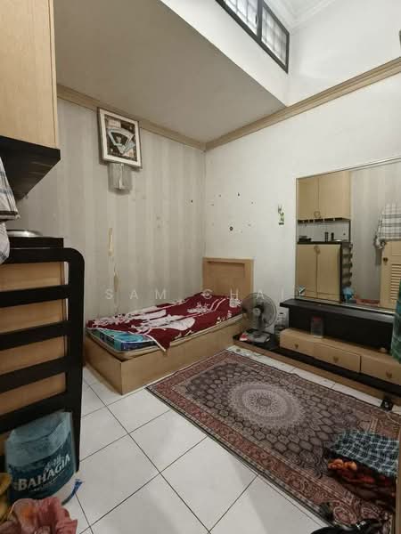 1-storey Terraced House for Sale in Taman Molek (Johor Bahru) - Sam Chai - Bedroom - PropertyGuru.com.my