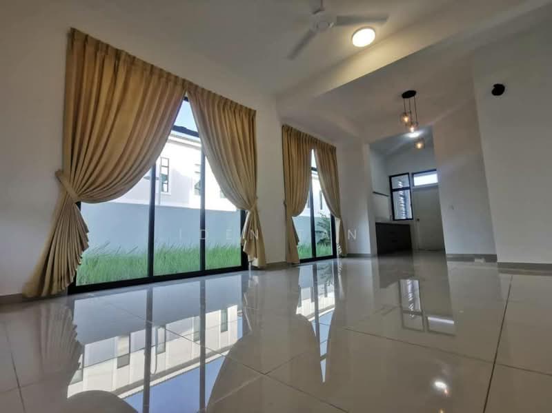 Rumah Teres 2 Tingkat untuk Dijual di Kota Masai (Pasir Gudang) - Iden Tan - Living Room - PropertyGuru.com.my