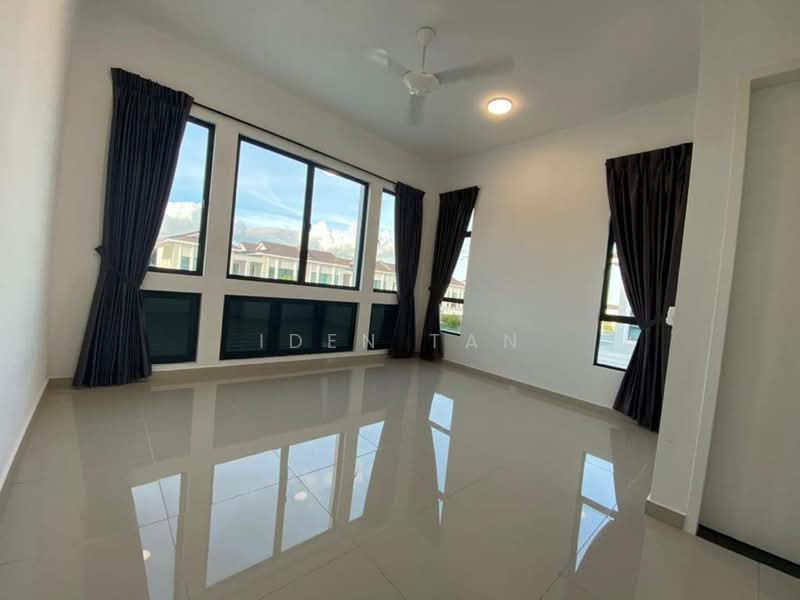 Rumah Teres 2 Tingkat untuk Dijual di Kota Masai (Pasir Gudang) - Iden Tan - Living Room - PropertyGuru.com.my