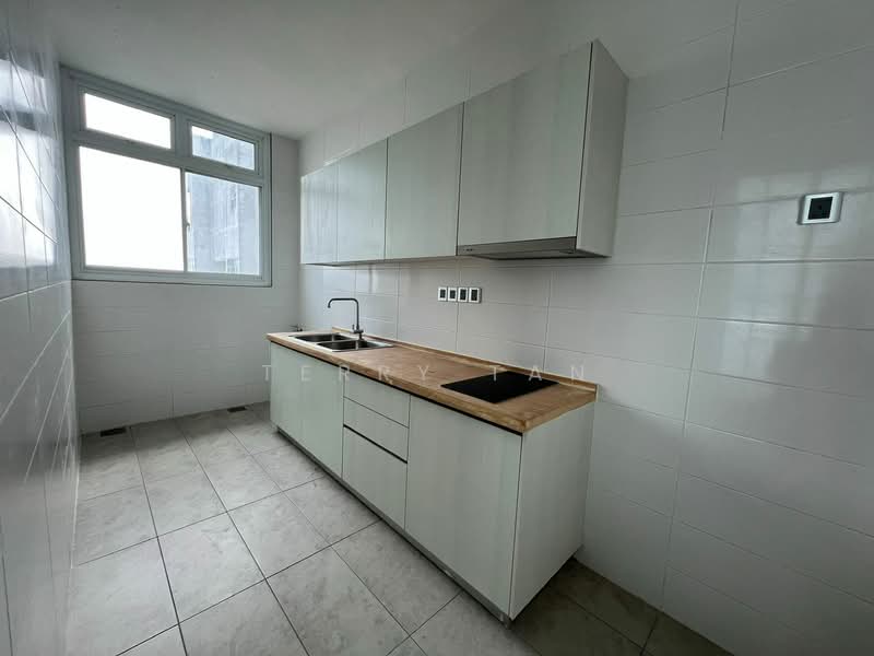 Kediaman Servis untuk Dijual di Paragon Suites @ CIQ - Terry Tan - Kitchen - PropertyGuru.com.my