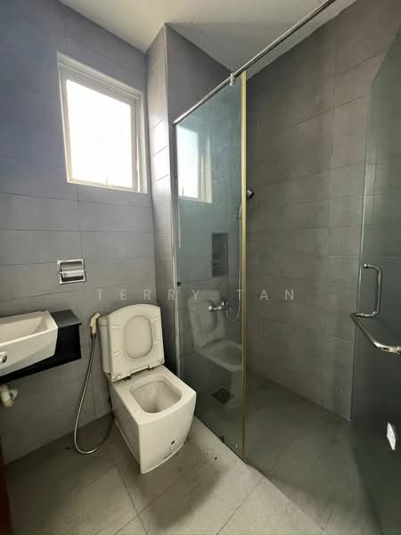 Kediaman Servis untuk Dijual di Paragon Suites @ CIQ - Terry Tan - Bathroom - PropertyGuru.com.my