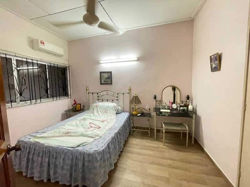 2-storey Terraced House for Sale in Taman Kolam Air (Johor Bahru) - Iden Tan - Bedroom - PropertyGuru.com.my