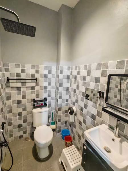 Rumah Teres 2-Tingkat untuk Disewa di Saujana Puchong (Puchong) - Evan Goh - Bathroom - PropertyGuru.com.my