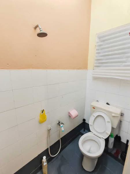 Rumah Teres 2-Tingkat untuk Disewa di Saujana Puchong (Puchong) - Evan Goh - Bathroom - PropertyGuru.com.my