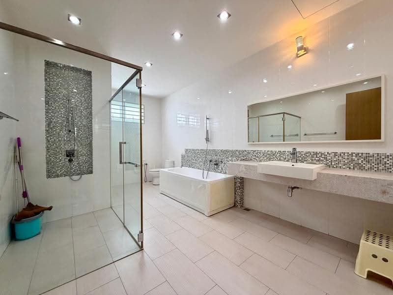 Rumah Teres 3-Tingkat untuk Dijual di 2 Permai (Tanjung Bungah) - Ping Koay - Bathroom - PropertyGuru.com.my