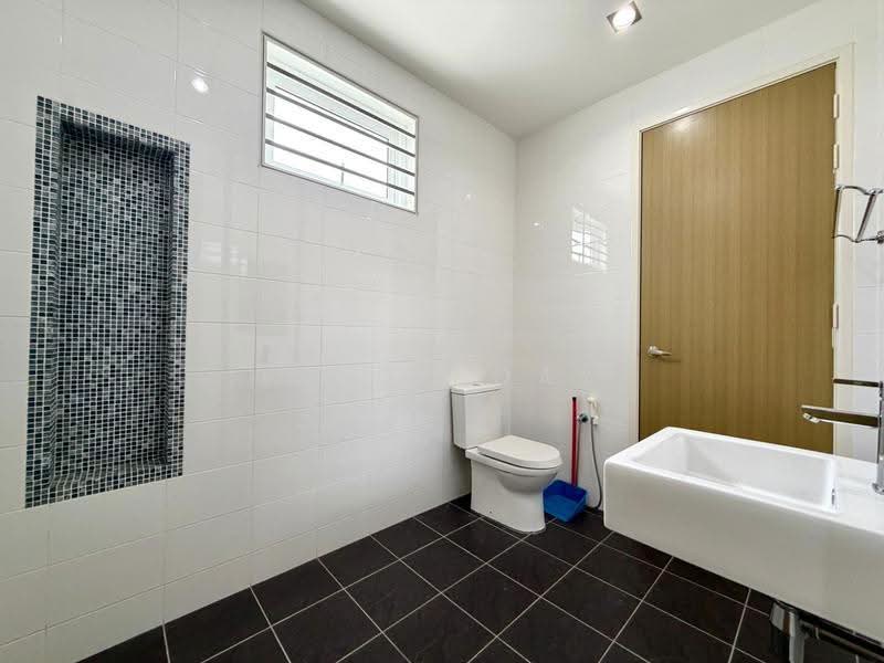Rumah Teres 3-Tingkat untuk Dijual di 2 Permai (Tanjung Bungah) - Ping Koay - Bathroom - PropertyGuru.com.my