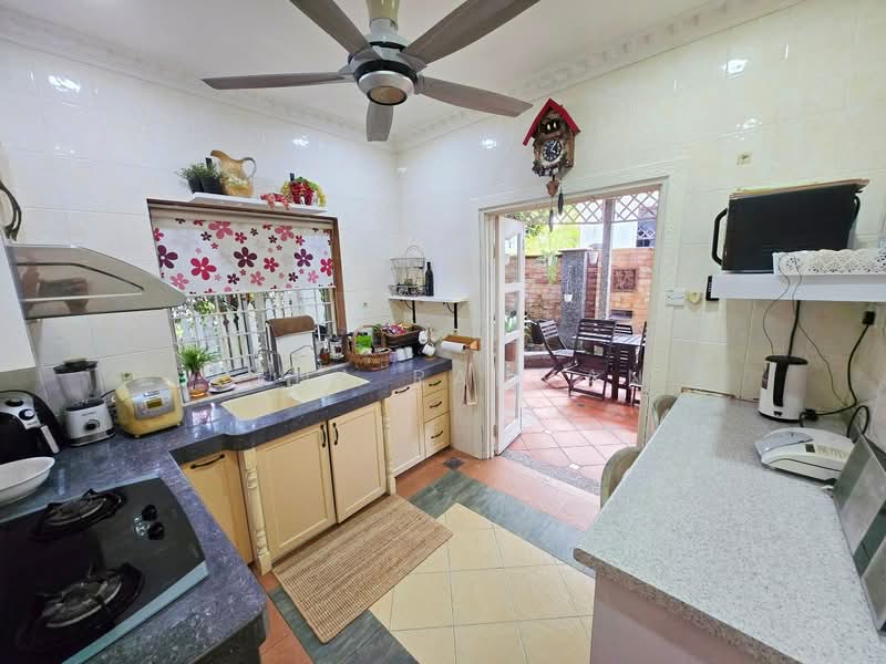 Bungalow House for Sale in Taman Rasah Kemayan (Rasah) - Rena Rahman - Kitchen - PropertyGuru.com.my