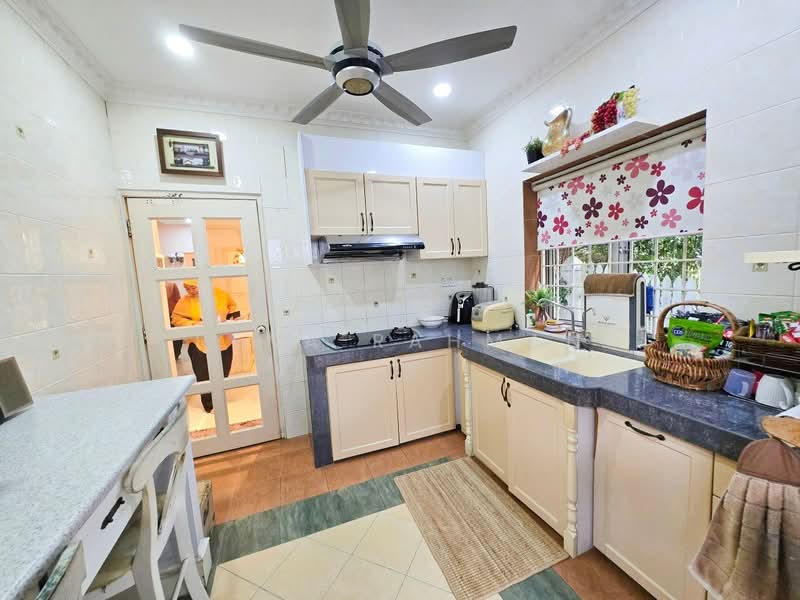 Bungalow House for Sale in Taman Rasah Kemayan (Rasah) - Rena Rahman - Kitchen - PropertyGuru.com.my