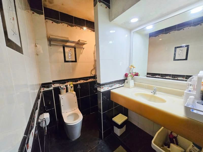 Bungalow House for Sale in Taman Rasah Kemayan (Rasah) - Rena Rahman - Bathroom - PropertyGuru.com.my