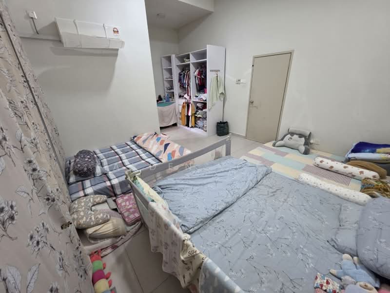 Rumah Teres 2 Tingkat untuk Dijual di Taman Dato' Chellam (Ulu Tiram) - Kayden Voon - Bedroom - PropertyGuru.com.my