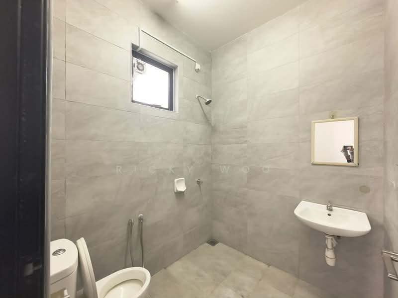 Rumah Kluster untuk Dijual di Taman Tropika (Kulai) - Ricky Woo - Bathroom - PropertyGuru.com.my