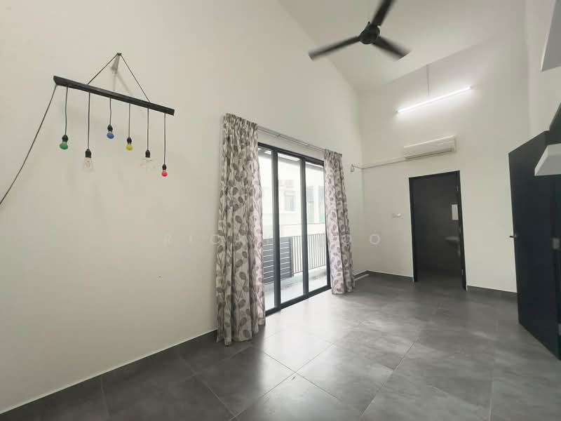 Rumah Kluster untuk Dijual di Taman Tropika (Kulai) - Ricky Woo - Living Room - PropertyGuru.com.my