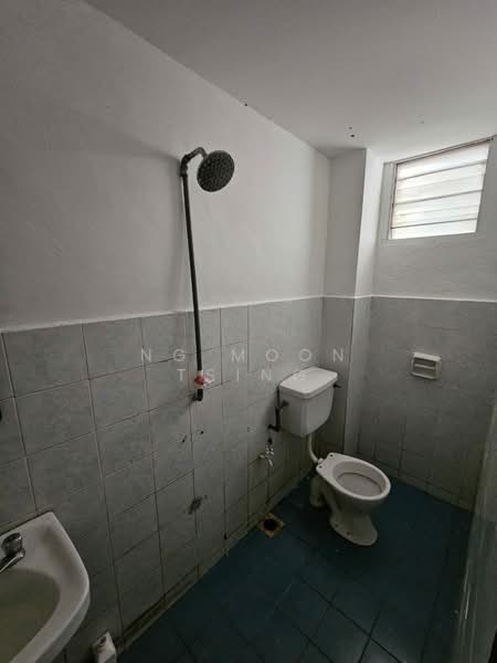 Shop for Rent in Bandar Sri Damansara (Selangor) - Ng Moon Tsing - Bathroom - PropertyGuru.com.my