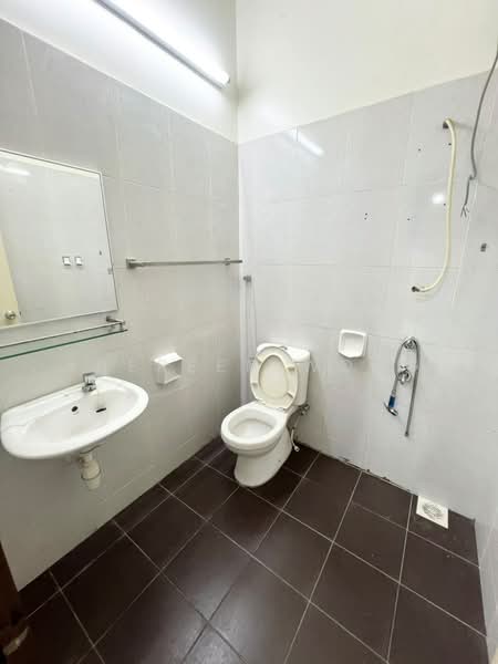 Rumah Teres 2 Tingkat untuk Dijual di Taman Mutiara Rini (Skudai) - Shereen Wong - Bathroom - PropertyGuru.com.my