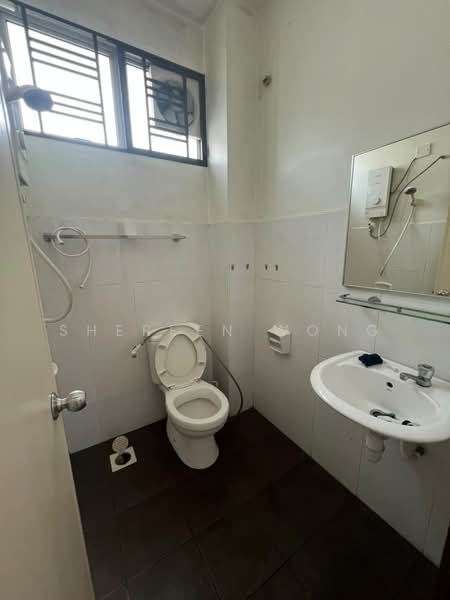 Rumah Teres 2 Tingkat untuk Dijual di Taman Mutiara Rini (Skudai) - Shereen Wong - Bathroom - PropertyGuru.com.my
