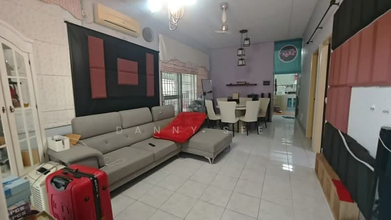 Rumah Teres 1 Tingkat untuk Disewa di Bandar Putra (Kulai) - Danny See - Living Room - PropertyGuru.com.my