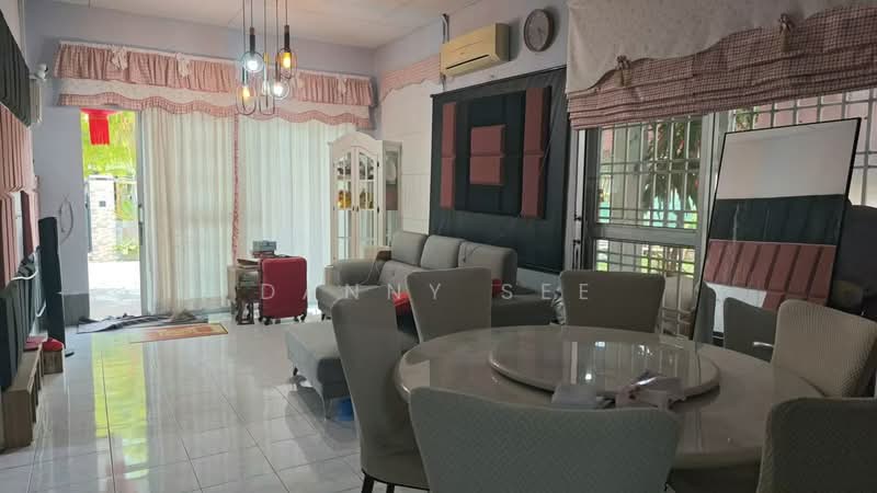 Rumah Teres 1 Tingkat untuk Disewa di Bandar Putra (Kulai) - Danny See - Living Room - PropertyGuru.com.my