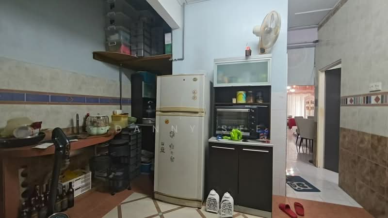 Rumah Teres 1 Tingkat untuk Disewa di Bandar Putra (Kulai) - Danny See - Kitchen - PropertyGuru.com.my