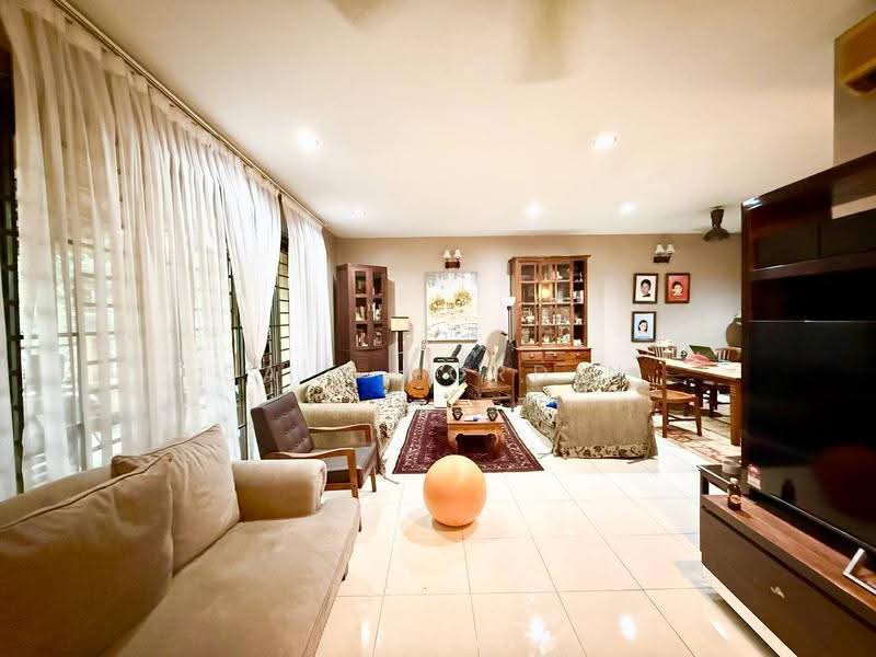Semi-Detached House for Sale in Tropicana Indah (Kota Damansara) - Sa'a Nordin - Living Room - PropertyGuru.com.my