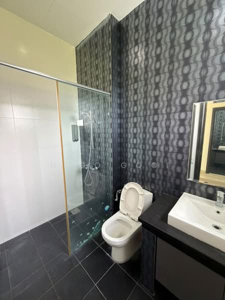 Rumah Banglo untuk Disewa di Bluwater Estate (Seri Kembangan) - Hugo Gooi - Bathroom - PropertyGuru.com.my