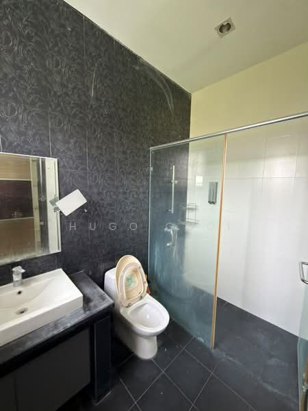 Rumah Banglo untuk Disewa di Bluwater Estate (Seri Kembangan) - Hugo Gooi - Bathroom - PropertyGuru.com.my