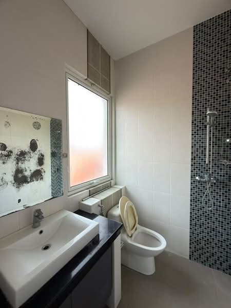Rumah Banglo untuk Disewa di Bluwater Estate (Seri Kembangan) - Hugo Gooi - Bathroom - PropertyGuru.com.my
