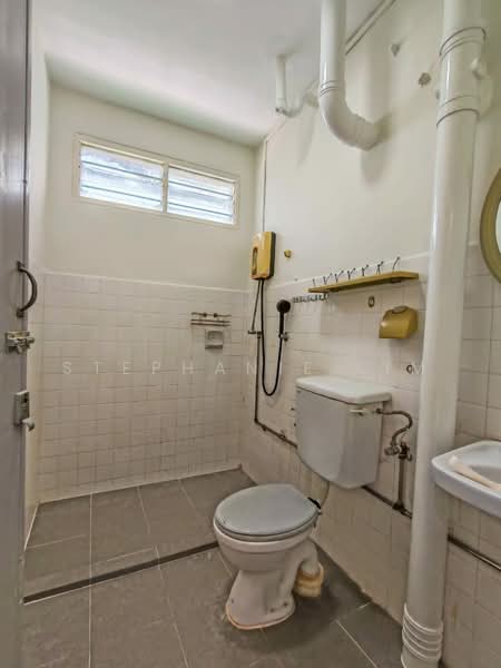 Pangsapuri untuk Disewa di Tanjung Court - Stephanie Lim - Bathroom - PropertyGuru.com.my