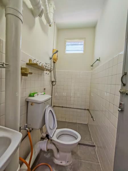 Pangsapuri untuk Disewa di Tanjung Court - Stephanie Lim - Bathroom - PropertyGuru.com.my