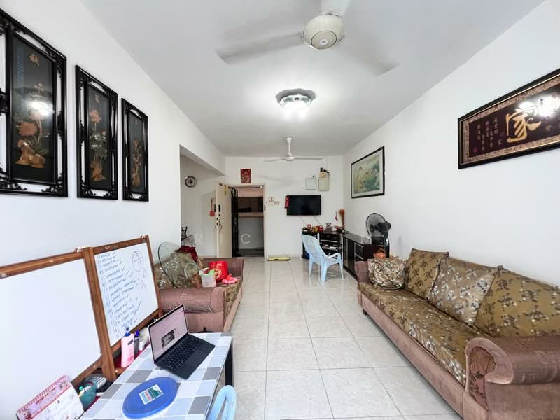 Pangsapuri untuk Dijual di Pulai View - Erica Lim - Living Room - PropertyGuru.com.my