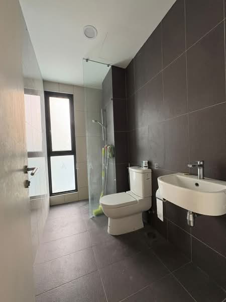 Rumah Berkembar untuk Dijual di Bandar Sungai Long (Selangor) - Alan Lee - Bathroom - PropertyGuru.com.my