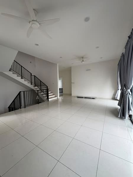 Rumah Berkembar untuk Dijual di Bandar Sungai Long (Selangor) - Alan Lee - Living Room - PropertyGuru.com.my