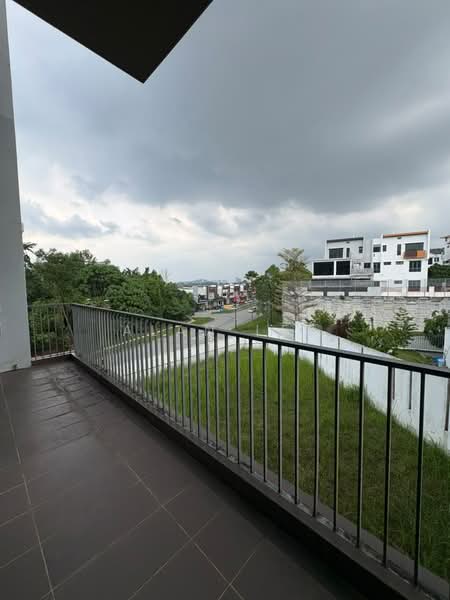 Rumah Berkembar untuk Dijual di Bandar Sungai Long (Selangor) - Alan Lee - Balcony - PropertyGuru.com.my