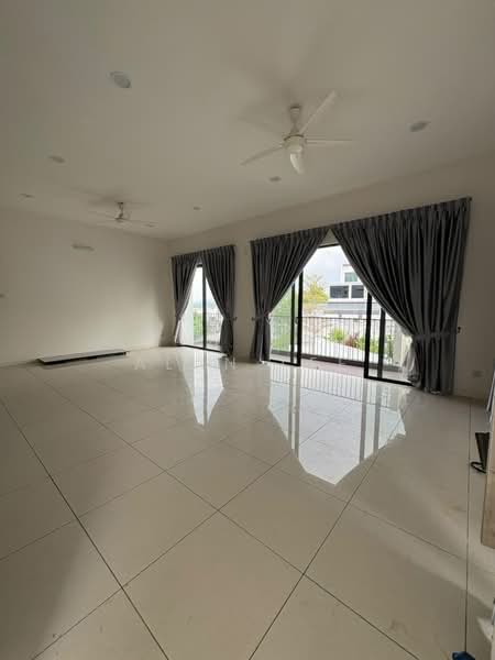 Rumah Berkembar untuk Dijual di Bandar Sungai Long (Selangor) - Alan Lee - Living Room - PropertyGuru.com.my