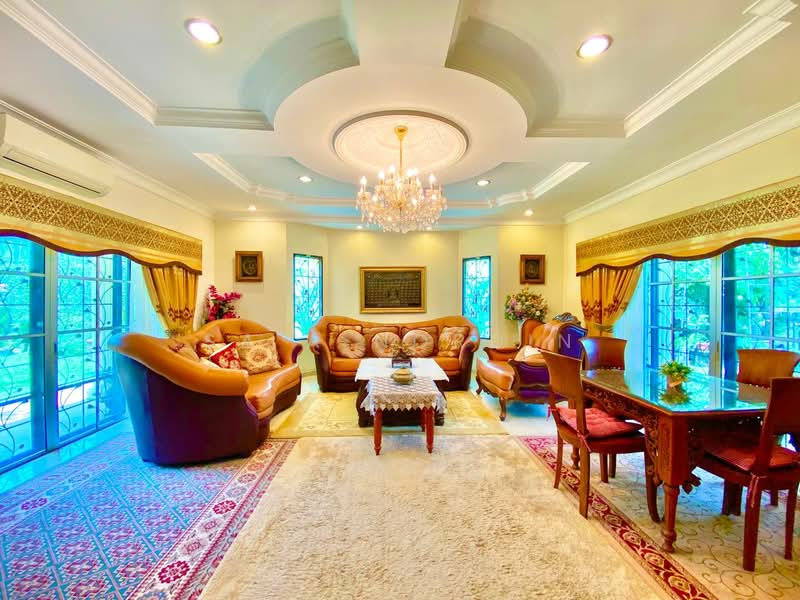 Rumah Banglo untuk Dijual di Seksyen 7 (Shah Alam) - Sa'a Nordin - Living Room - PropertyGuru.com.my
