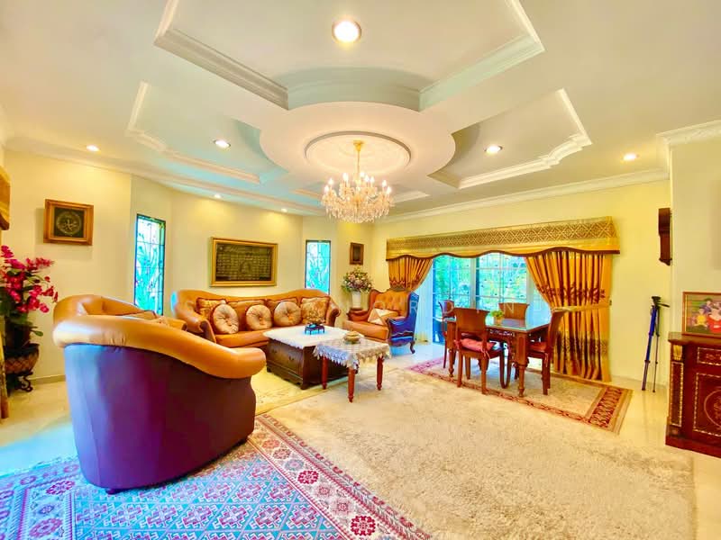 Rumah Banglo untuk Dijual di Seksyen 7 (Shah Alam) - Sa'a Nordin - Living Room - PropertyGuru.com.my