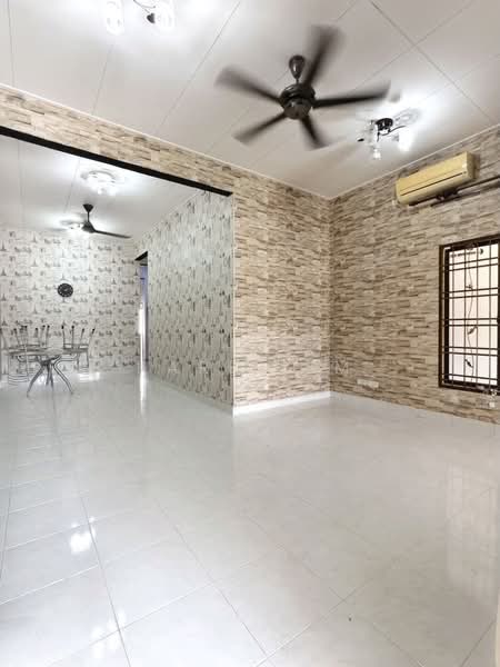 1-storey Terraced House for Sale in Taman Seri Austin (Tebrau) - Karl Lim - Living Room - PropertyGuru.com.my