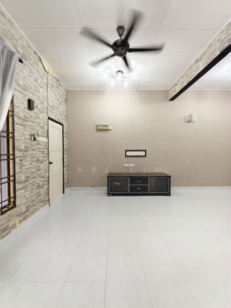 1-storey Terraced House for Sale in Taman Seri Austin (Tebrau) - Karl Lim - Living Room - PropertyGuru.com.my