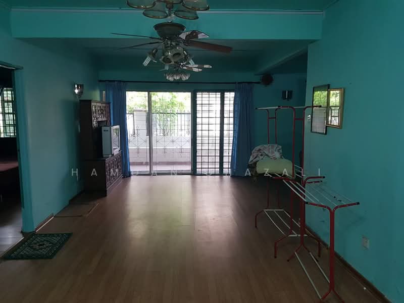 Rumah Berkembar untuk Dijual di Bandar Baru Bangi (Selangor) - Hamdan Ghazali - Living Room - PropertyGuru.com.my