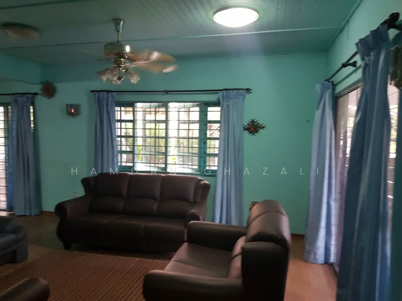 Rumah Berkembar untuk Dijual di Bandar Baru Bangi (Selangor) - Hamdan Ghazali - Living Room - PropertyGuru.com.my