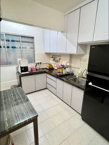Pangsapuri untuk Dijual di Relau Vista Apartment - Jason Phoon - Kitchen - PropertyGuru.com.my