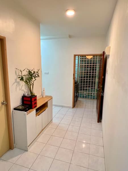 Pangsapuri untuk Dijual di Relau Vista Apartment - Jason Phoon - Entrance - PropertyGuru.com.my
