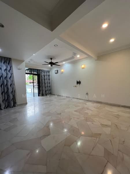 2-storey Terraced House for Sale in Taman Kenari (Sungai Ara) - Mervyn Seah - Living Room - PropertyGuru.com.my