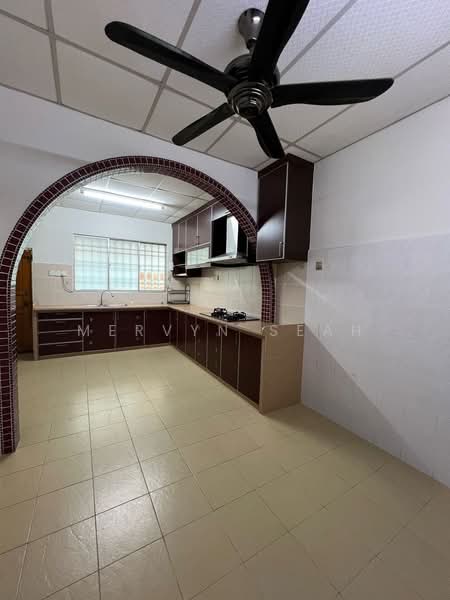 2-storey Terraced House for Sale in Taman Kenari (Sungai Ara) - Mervyn Seah - Kitchen - PropertyGuru.com.my