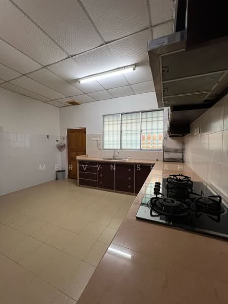 2-storey Terraced House for Sale in Taman Kenari (Sungai Ara) - Mervyn Seah - Kitchen - PropertyGuru.com.my