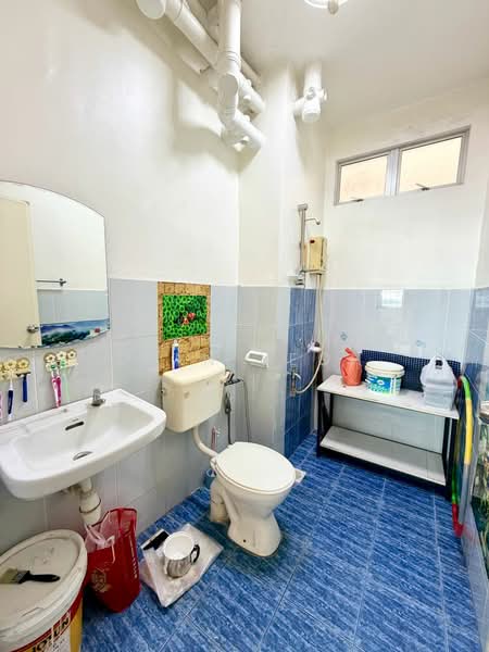 Pangsapuri untuk Dijual di Indah Court Apartment - Sean Yeoh - Bathroom - PropertyGuru.com.my