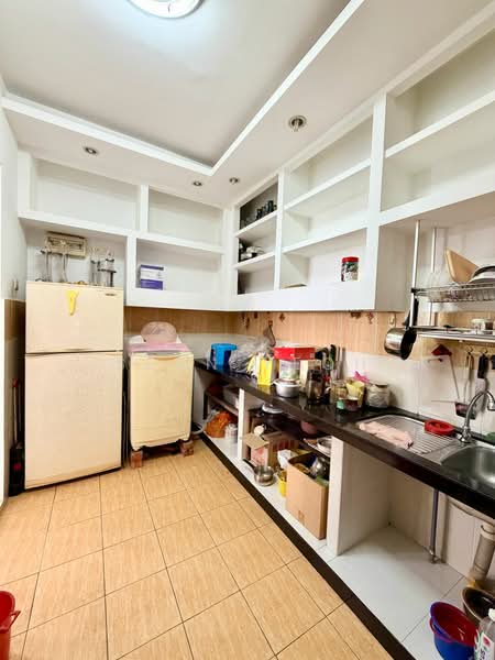 Pangsapuri untuk Dijual di Indah Court Apartment - Sean Yeoh - Kitchen - PropertyGuru.com.my