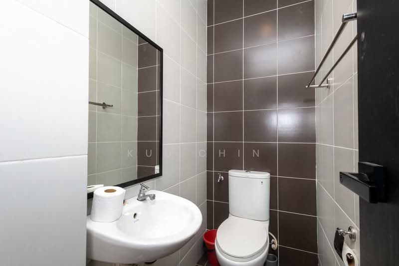 Pangsapuri untuk Dijual di Austin Regency (Pangsapuri Austin Perdana) - Kuu Chin - Bathroom - PropertyGuru.com.my