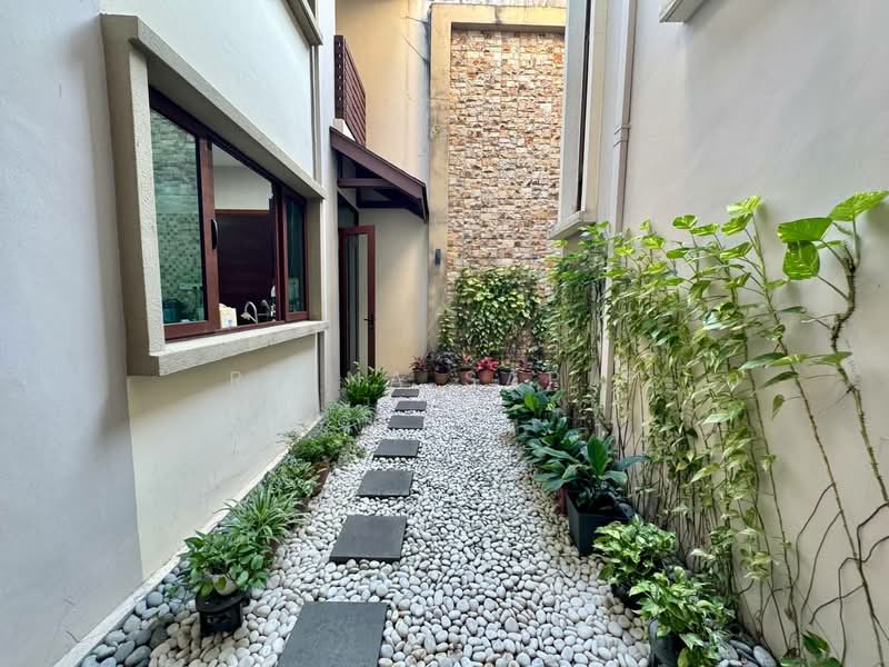 Rumah Berkembar untuk Dijual di Bukit Jelutong (Shah Alam) - Reena Sarif - Exterior - PropertyGuru.com.my